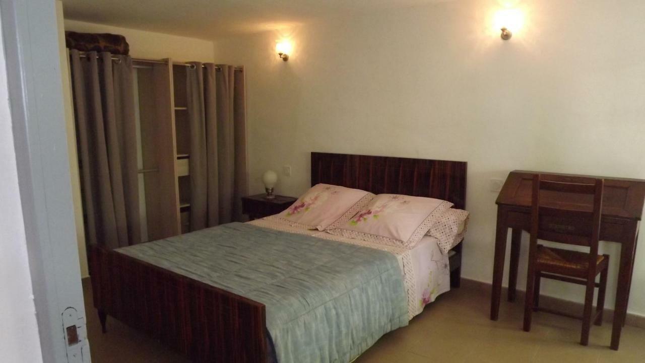 カヴァイヨン La Bastide Bed & Breakfast エクステリア 写真